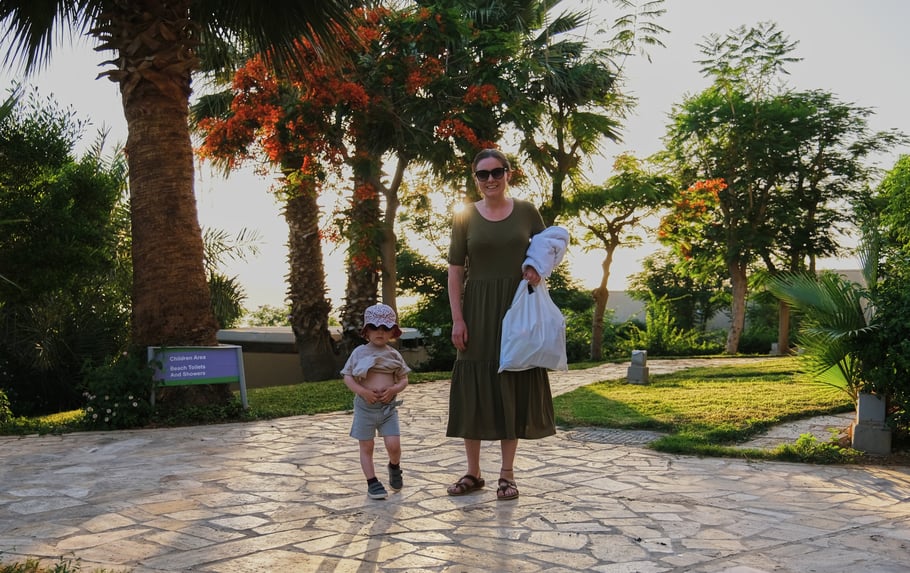 Auf dem Weg zum Pool