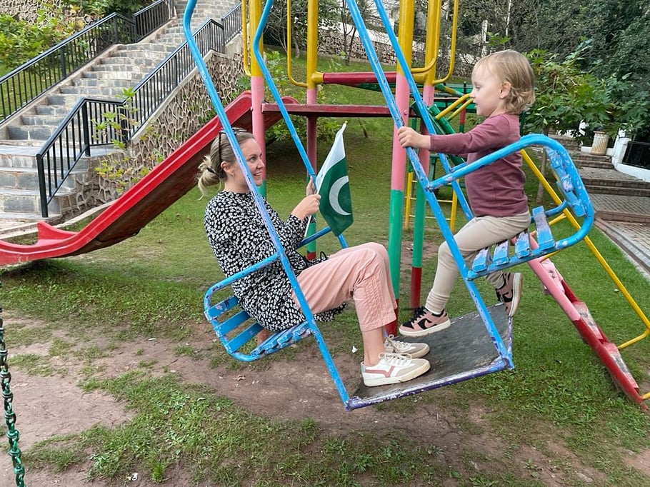 Überall finden sich kleine Spielplätze für ein bisschen Kids-Programm zwischendrin