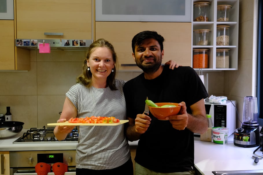 Depanshu bereitet ein indisches Abendessen für uns zu 