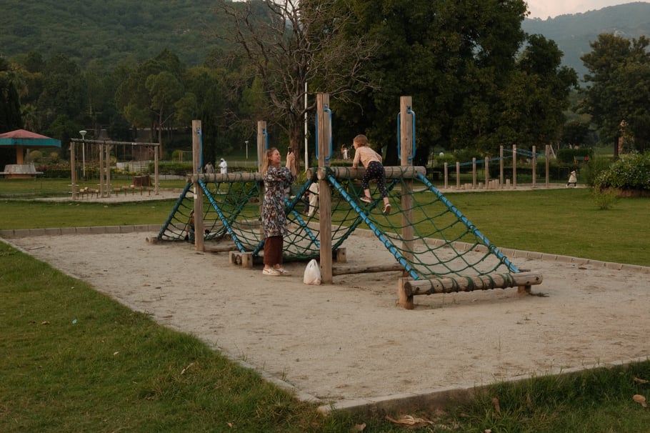 Klettern im Japanese Kinder-Park