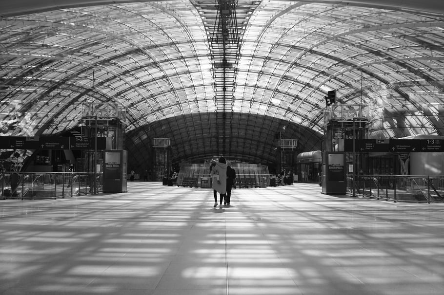 Kein Anstehen, kein Warten: der Fernbahnhof am Fraport 