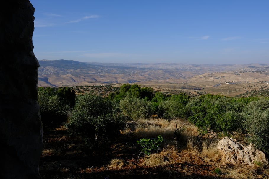 Der Ausblick bis nach Ajloun