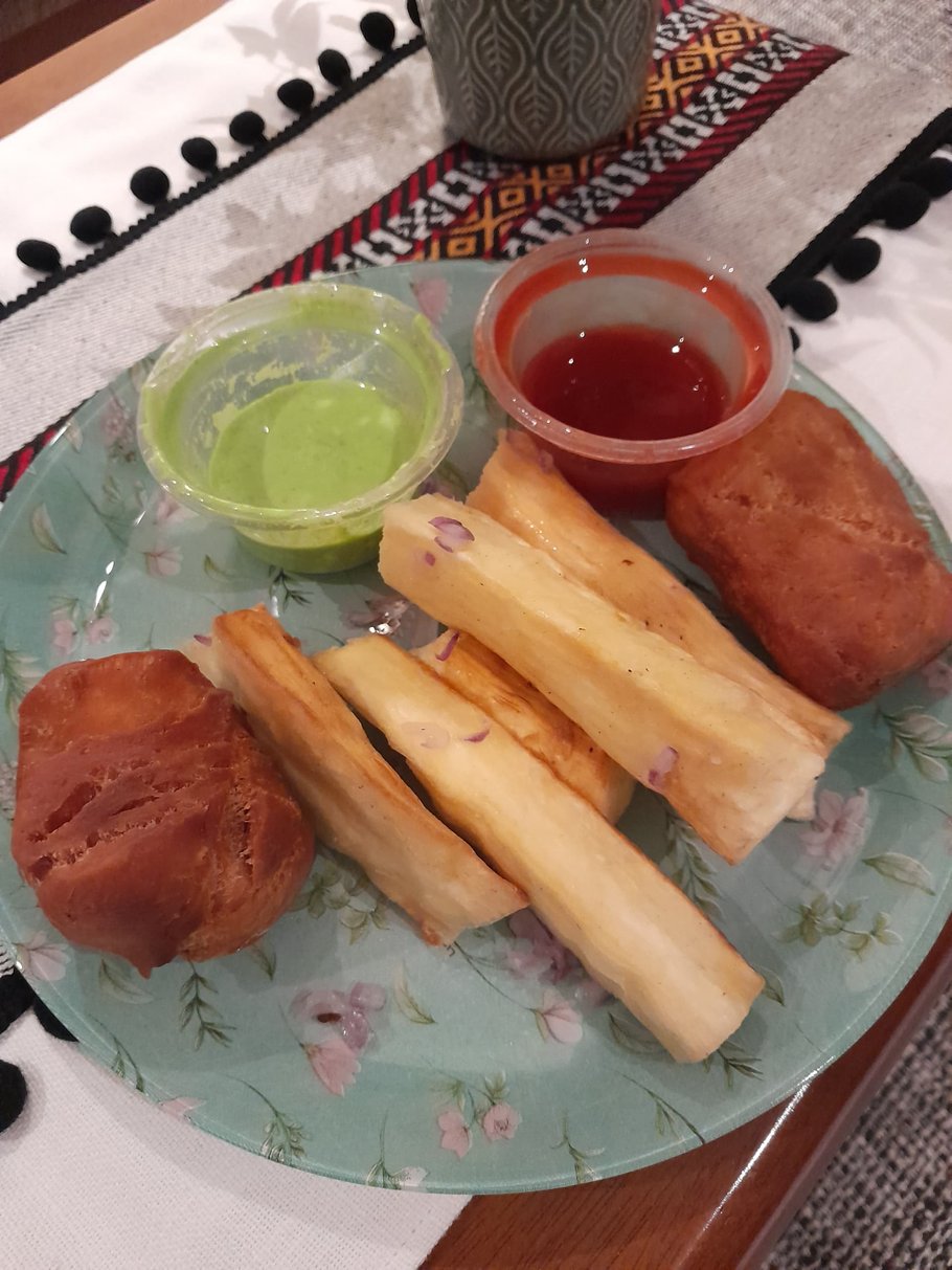 New Streetfood just in, cassava chips and peas bread