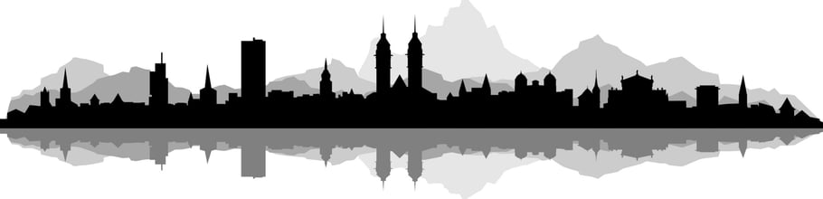 Relief mit Bergen und See