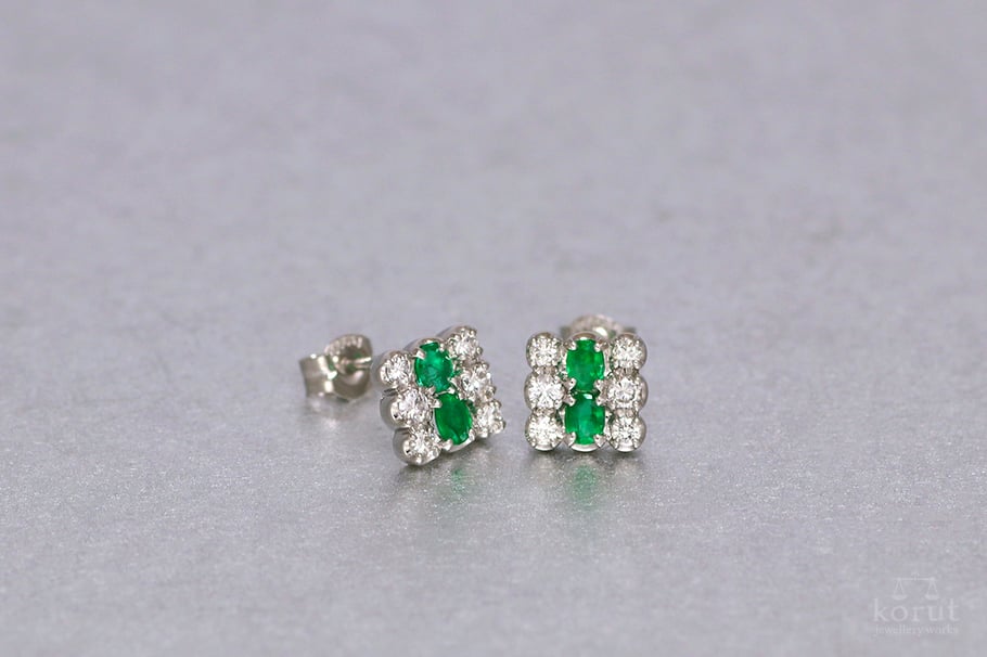 エメラルドとダイヤのプラチナ製ピアス