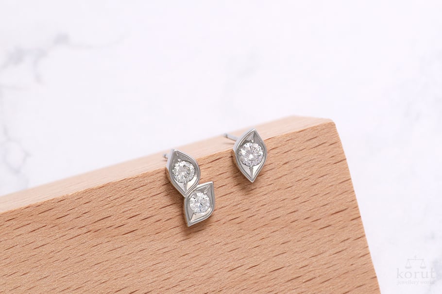 リーフモチーフのプラチナ・ダイヤモンドピアス