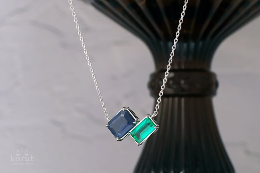 サファイアとエメラルドのネックレス