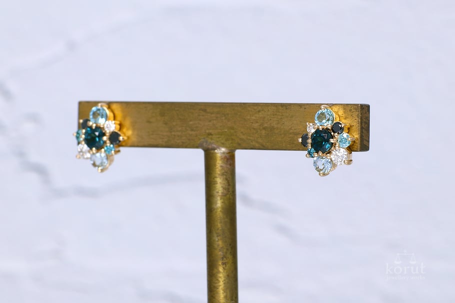 K18、ブルートパーズ、ダイヤモンド、アクアマリンのピアス