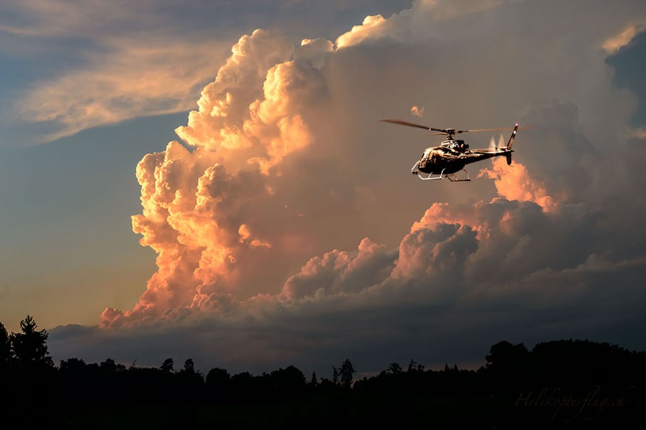 Wolkenbilder bestätigen dem Helikopterpilot seine künstlerische Ader.