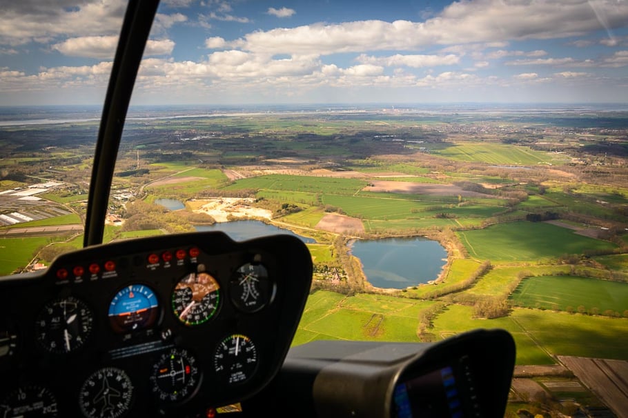 Cockpit und Boardcomputer ermöglichen den Piloten auch Flüge ohne direkte Sichtverhältnisse.