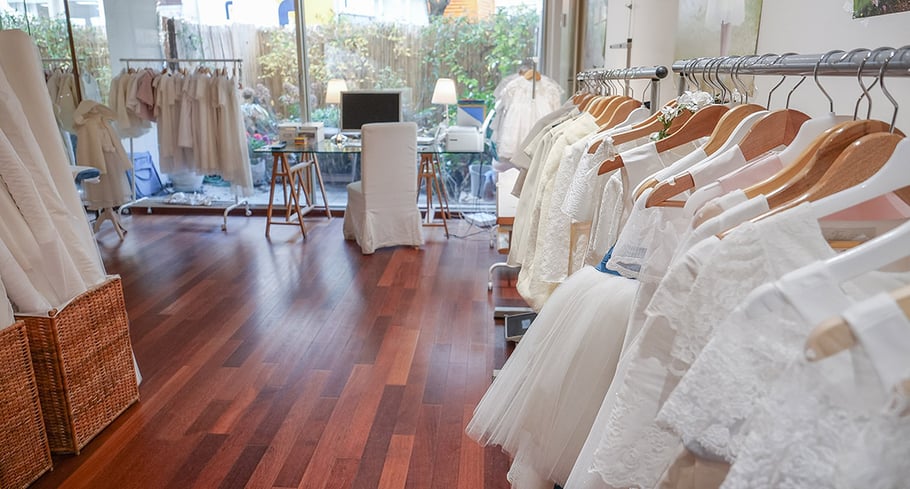 Showroom atelier vêtements cérémonie baptême communion enfants Fil de Légende. Showroom à Neuilly-sur-Seine. Sur rendez-vous uniquement. 