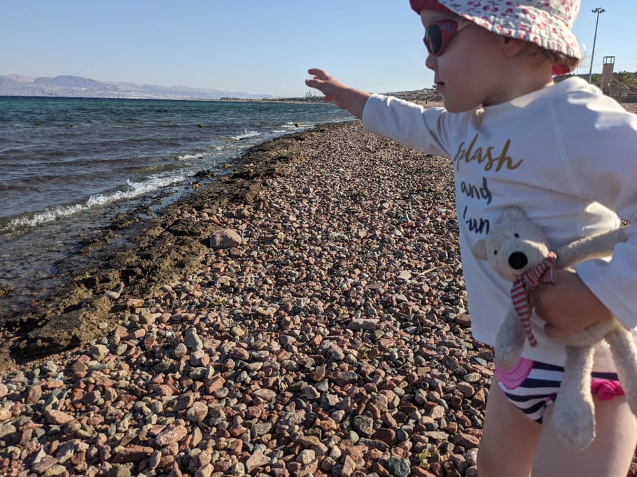 Lieblingsspiel: Steine ins Meer werfen