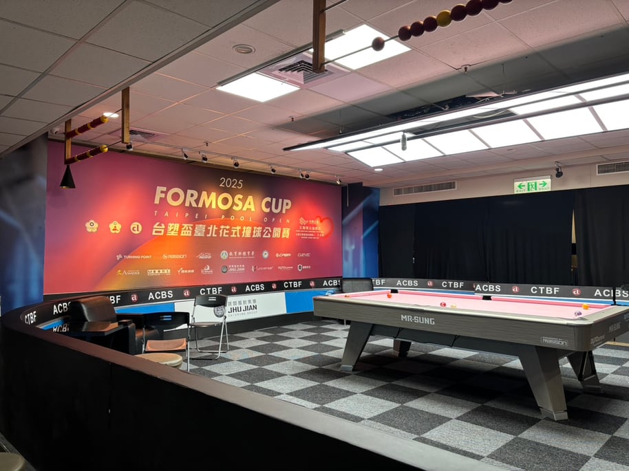 ピンクラシャのライブ配信テーブル　撮影：林武志