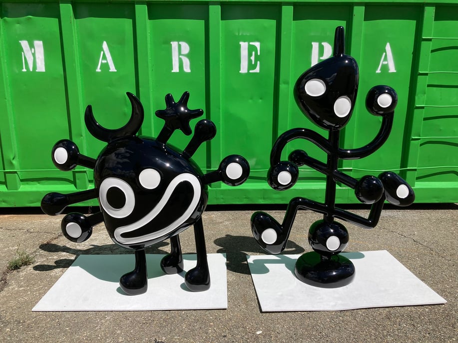 Reclamos publicitarios en fibra de vidrio, acabado brillo, para un restaurante.