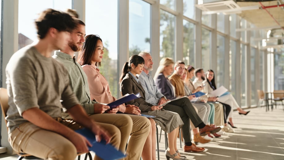 Im Bewerbungsprozess geht es darum, fokussiert Schritt für Schritt zu nehmen - und bei jedem Schritt andere Bewerber*innen hinter sich zu lassen.