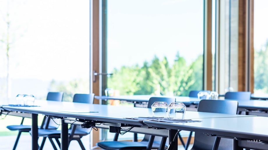 Motiv zeigt einen aufgeräumten Konferenzraum