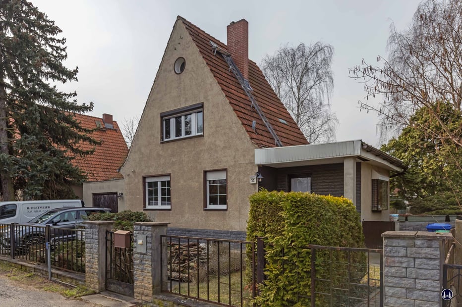 Eines der wohl kleinsten, lediglich für eine Familie konzipierten Häuser ist das Gebäude Griegstraße 33. 