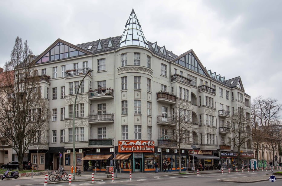 Das ehem. Wohnhaus "Berliner Straße 7.8", heute Karl-Marx-Straße 12a, beherbergte die Privatwohnung der Familie Conrad (Conrad Electronic).