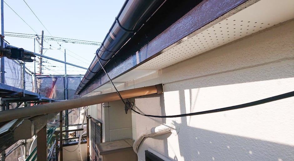 鎌ケ谷市東中沢の雨樋・雨戸・幕板・換気扇もきれいに塗装1