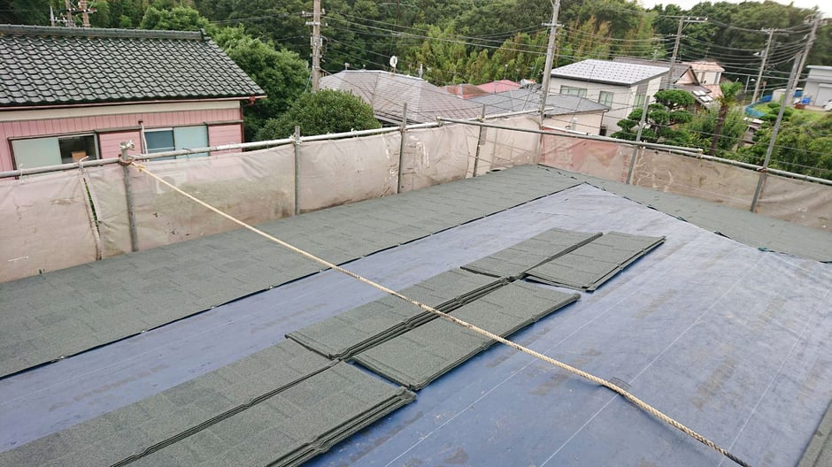 エコラ屋根カバー工法について