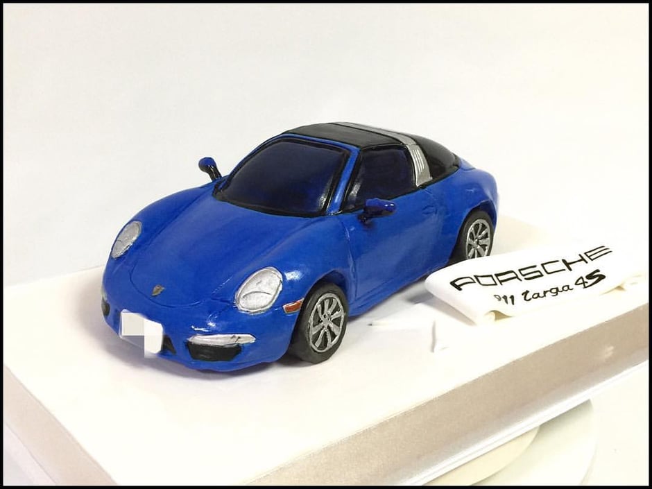 PORSCHE 911 car cake #ポルシェ #ポルシェ911 #高級車 #スーパーカー #スポーツカー #ドイツ車 #porsche #porsche911 #porschetarga4s #sportscar #carcake #germancar #gateau #pateasucre #paste #cake #japan #japanesemade #