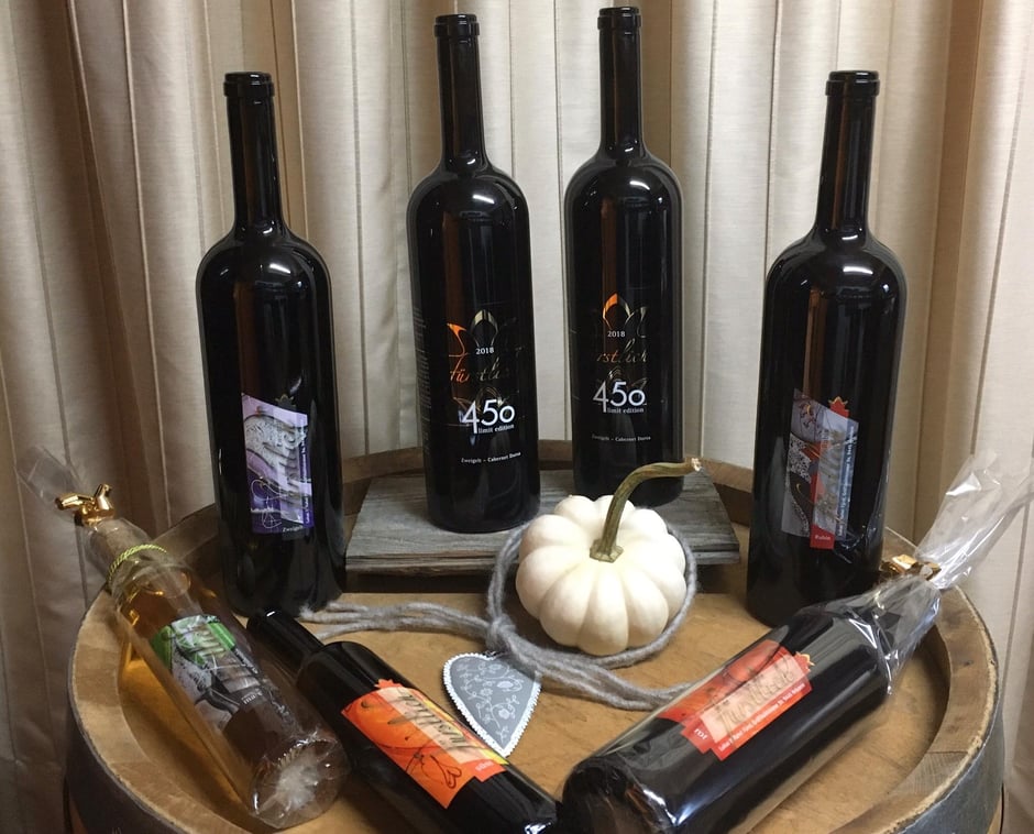 Unsere Weine in den 150cl Flaschen stehen zum Kauf bereit