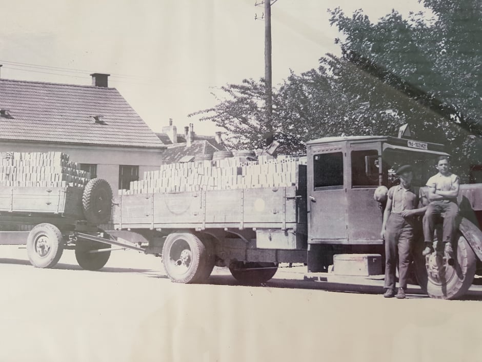 LKw und Anhänger beladen ca. 1930er Jahre in Mönchhof Familie Kirschner 