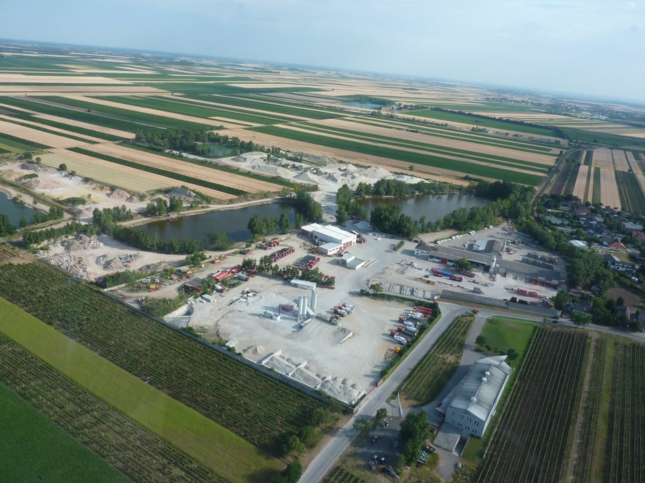 Luftansicht vom Kirschner & Zechmeister Kieswerk und Betonwerk 