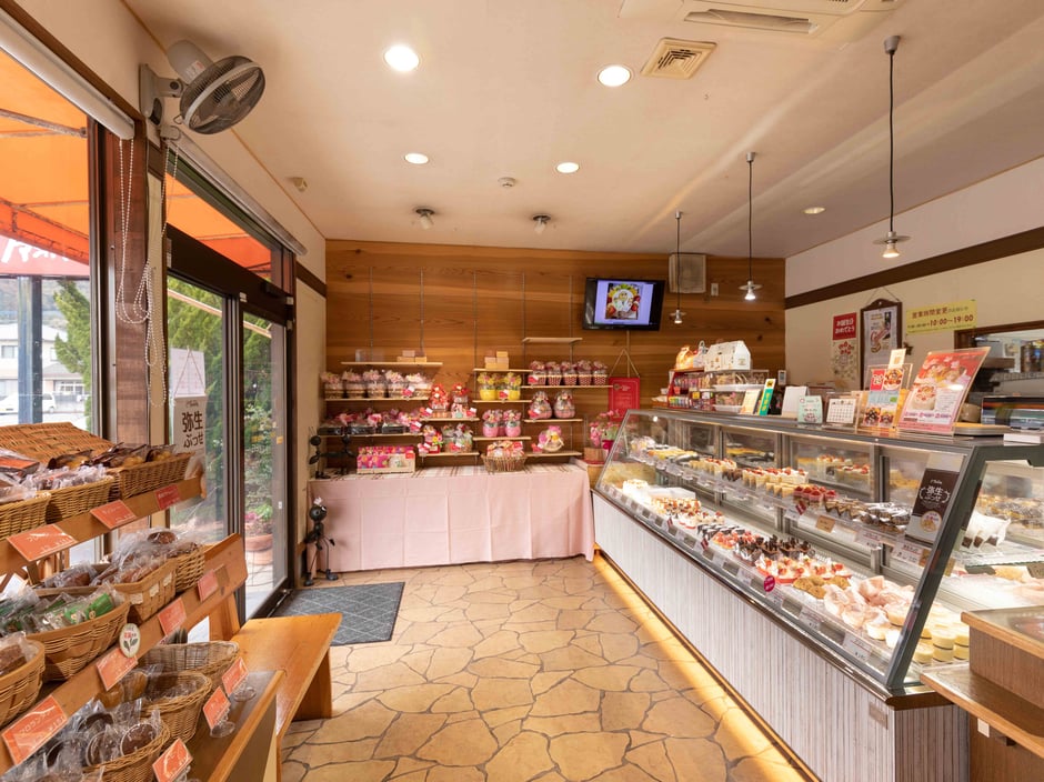 店内の様子｜大分県佐伯市のケーキ屋さん｜クアンカドーネ