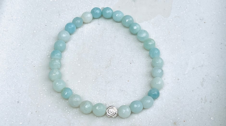 Amazonit Armband mit hellblauen Steinen und Muschel aus Silber