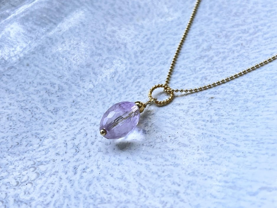 Filigrane Kette mit hellen Amethyst Anhänger aus vergoldeten Silber