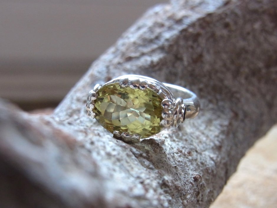 Ring mit großem geschliffenen Lemonquarz (Zitronenquarz) in Silber - Hochwertiger Edelsteinring 
