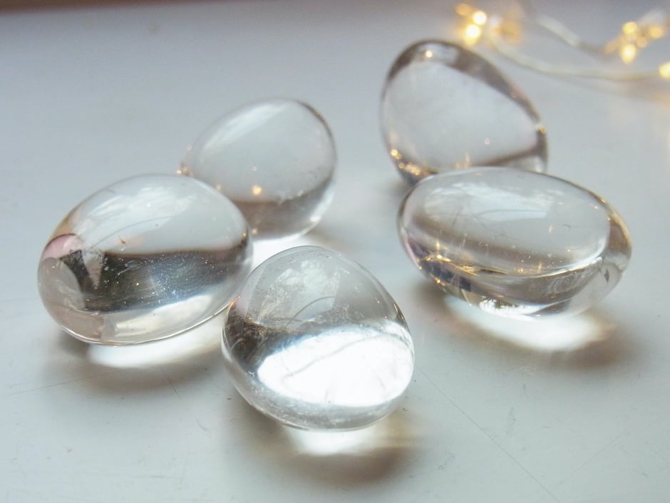 Klare Bergkristall Trommelsteine aus Brasilien