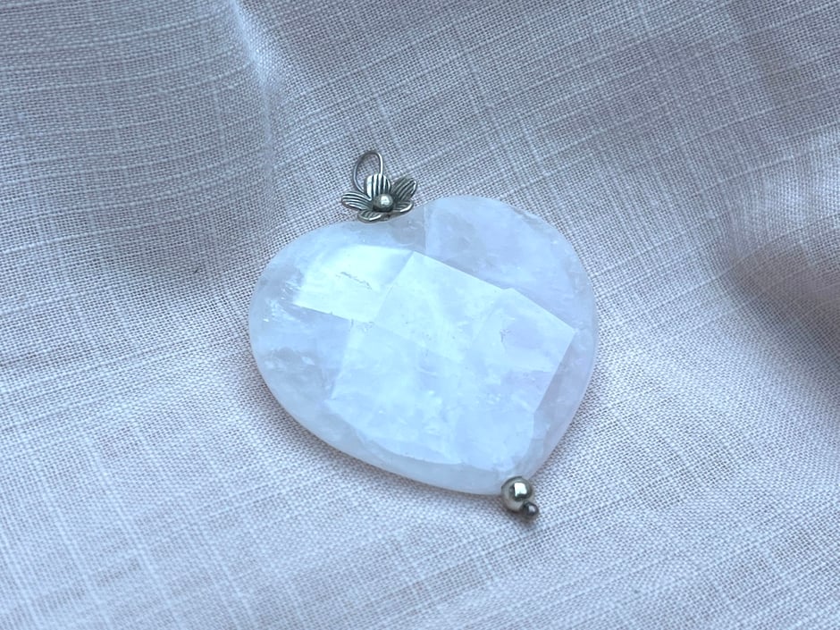 Großes Rosenquarz Herz als Anhänger