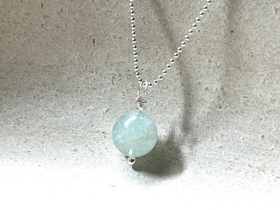 Filigrane Silberkette mit hellblauer Aquamarin Kugel Anhänger