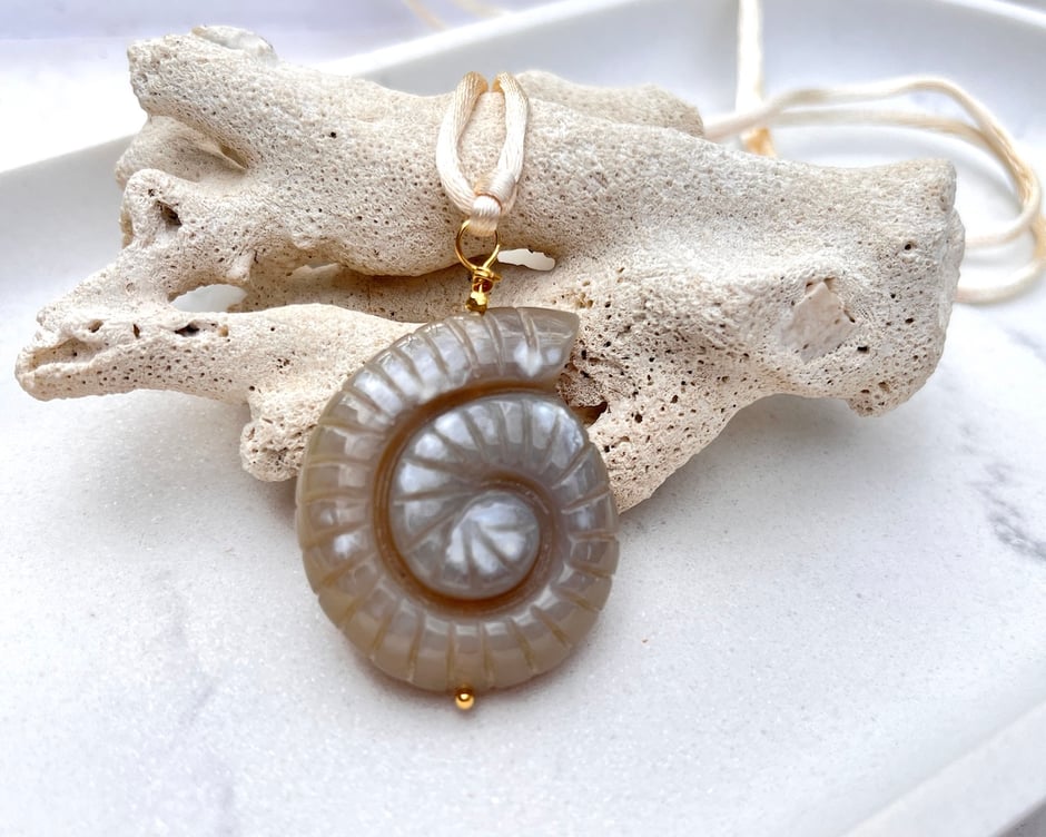 Kette mit großem Achat Muschel Anhänger