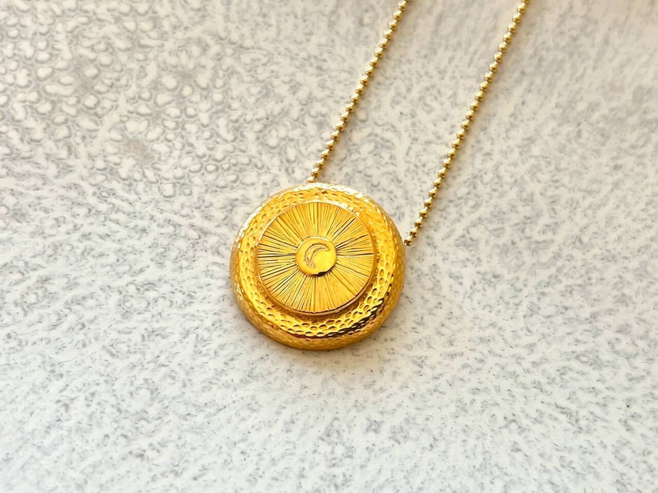 Mond Anhänger gold mit Kette