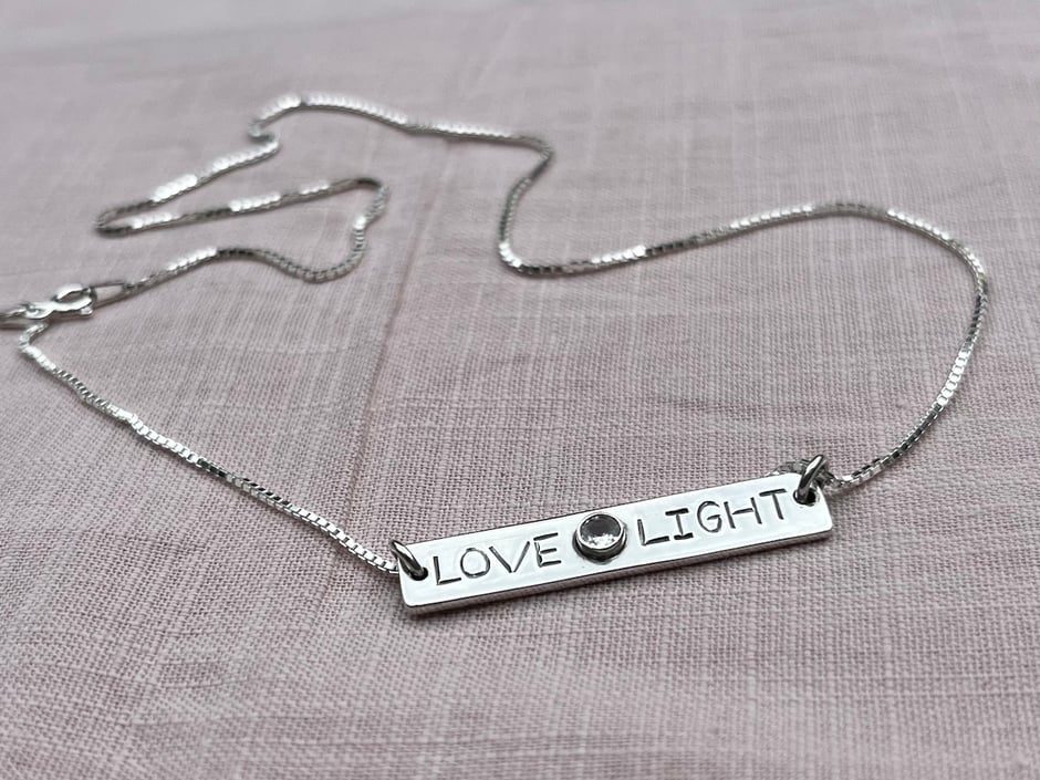 Kette mit Gravur Anhänger LOVE LIGHT auf Silberplatte 