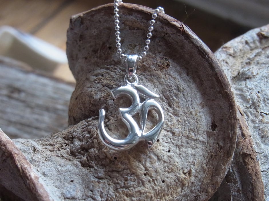 Silberkette mit OM Anhänger in Silber - Symbol für Harmonie und Spiritualität