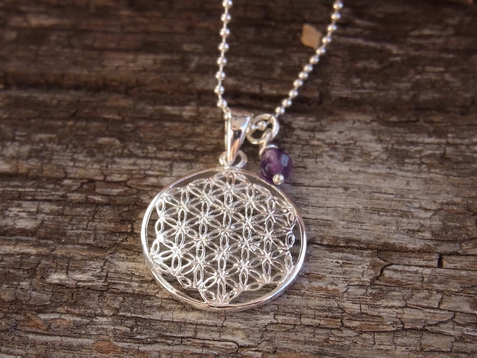Silberkette mit Blume des Lebens Anhänger und kleiner violetter Amethyst Perle