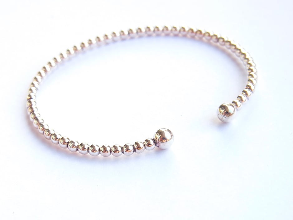 Filigraner flexibler Armreif aus 925 Silber mit Silberkugeln - SUMAJU