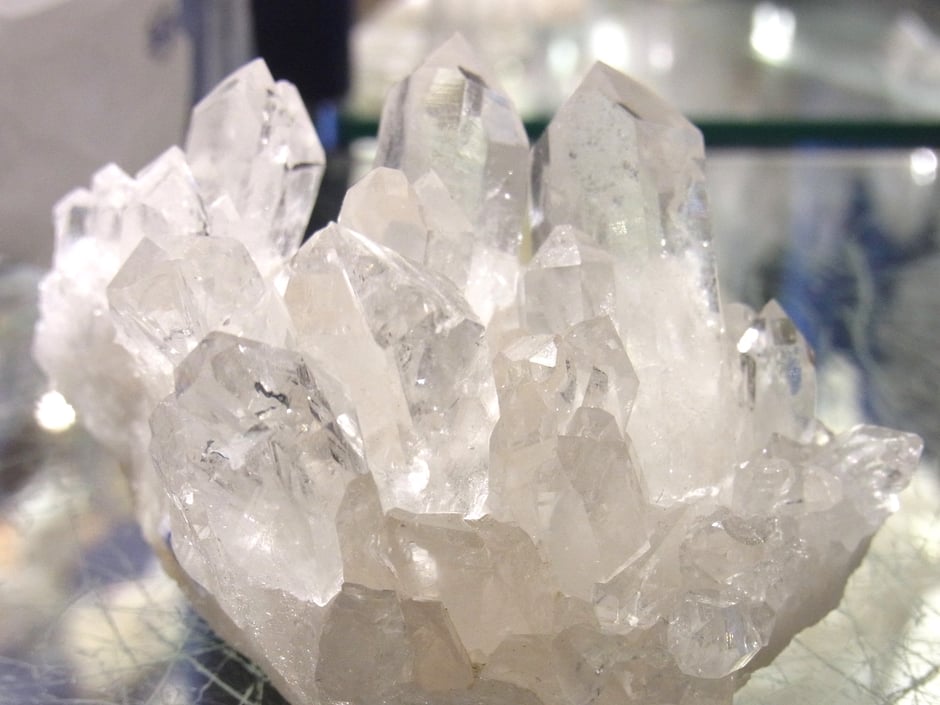 Natürliche Bergkristallspitzen - klare Bergkristalle in verschiedenen Größen