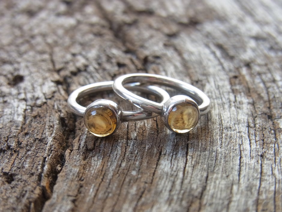 Filigraner schlichter Ring mit Citrin Cabochon in Silber