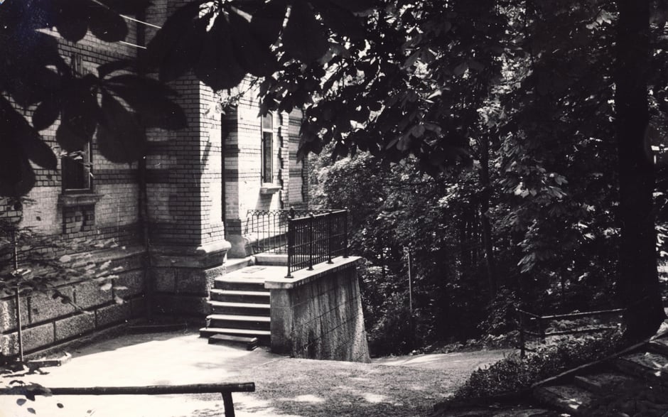 1953 hintere Eingang für Personal, heute einziger Eingang