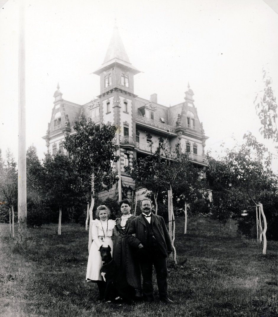etwa 1900 Baumeister Carl Müller mit Familie