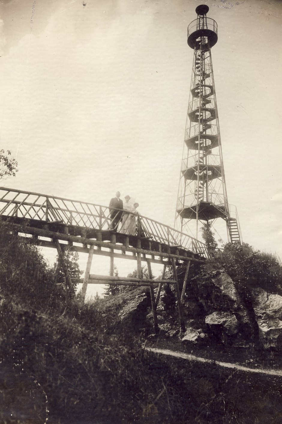 1904 frühes Bild mit Holzbrücke (Georg I,?,Erny)