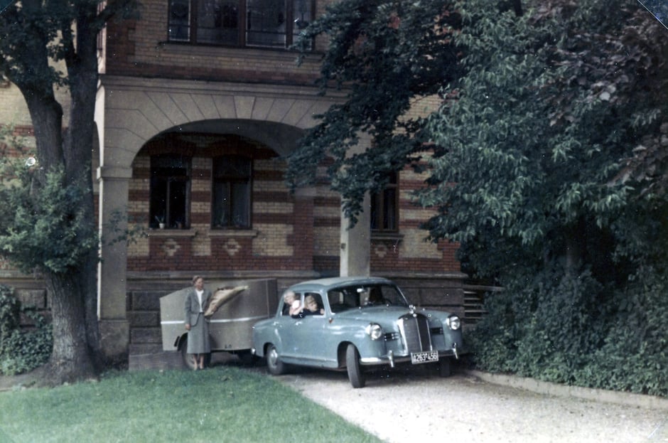 ca 1952 Ostseite mit heute nicht mehr vorhandenen Erker