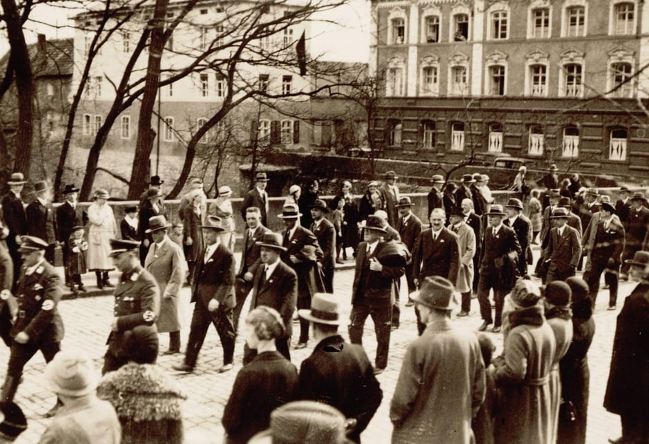 1.Mai 1934 Umzug am Bahnhof (Foto vom Bahnhof in Richtung Stadt aufgenommen)