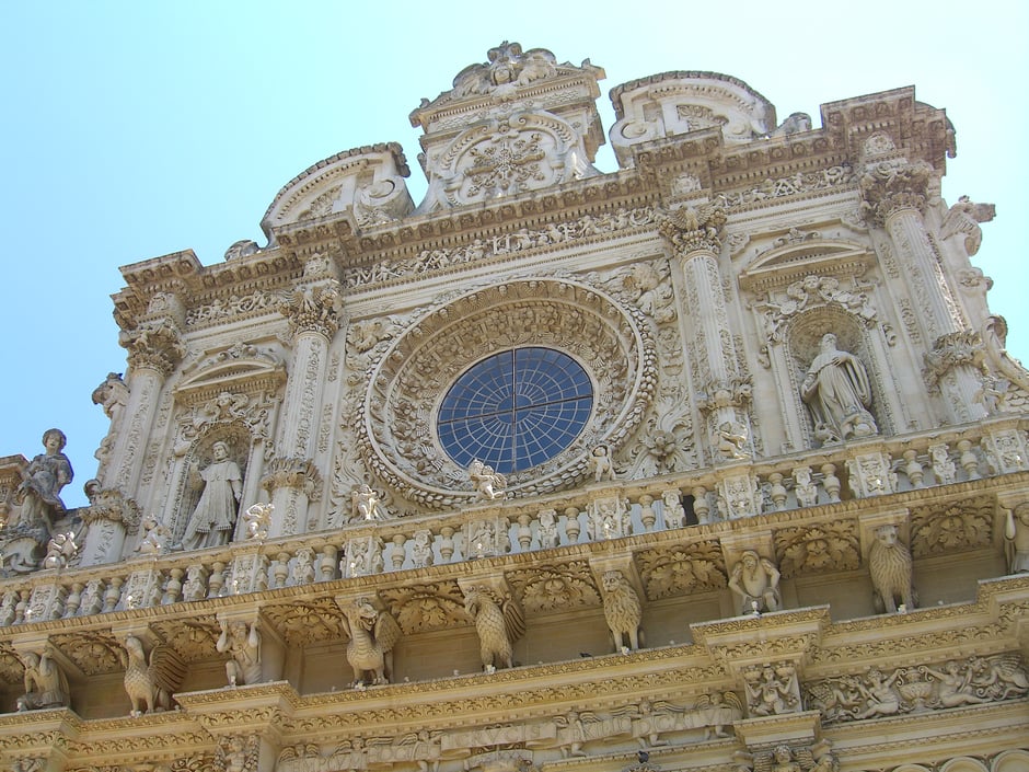 Sandstein Schnitzerein in Leece