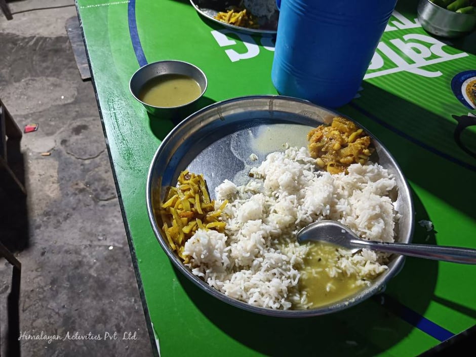 カトマンズの深夜食堂で頼む超ローカルなダルバート